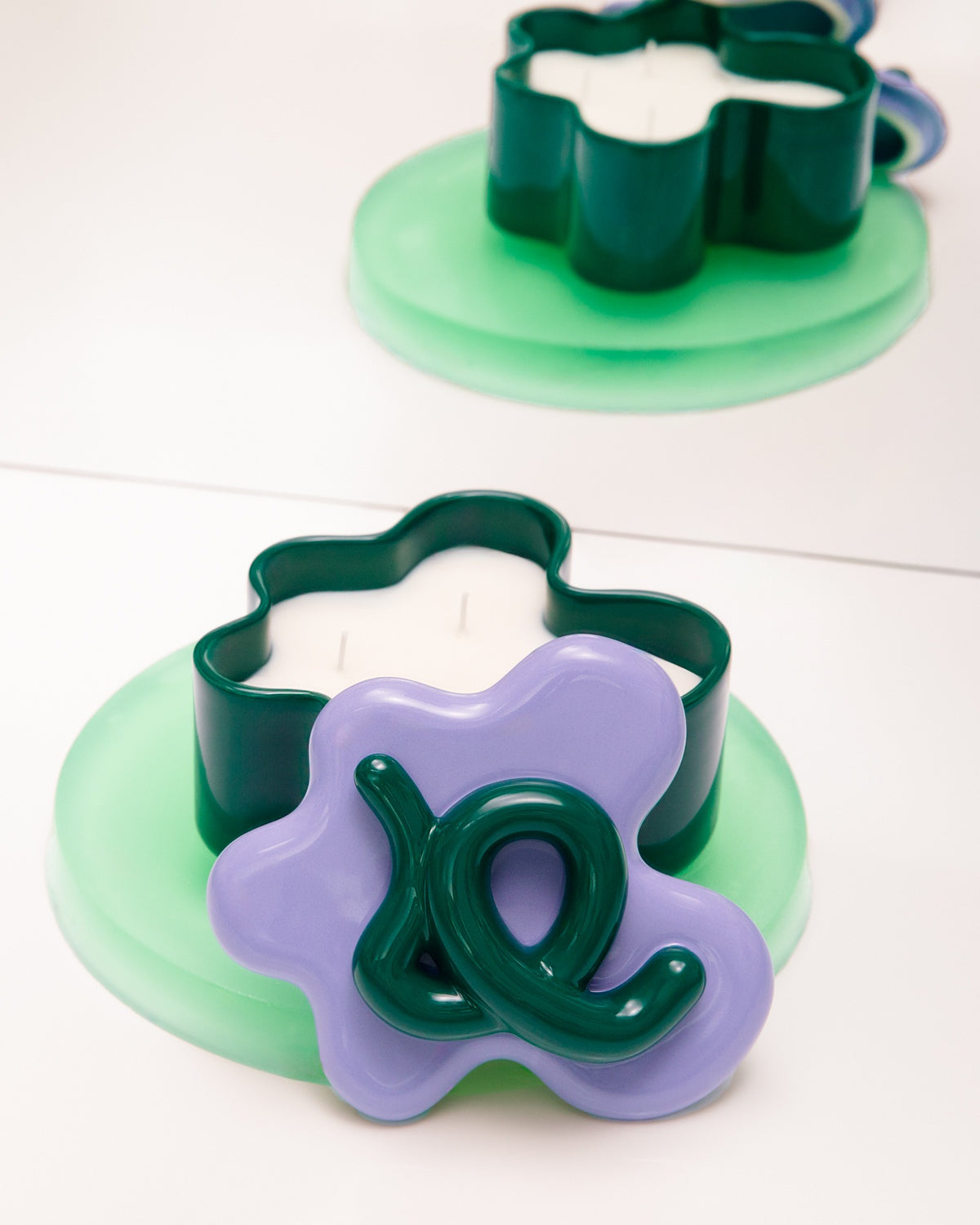 MaM x Ju Schnee - Scented candle Violet Grove dark green purple