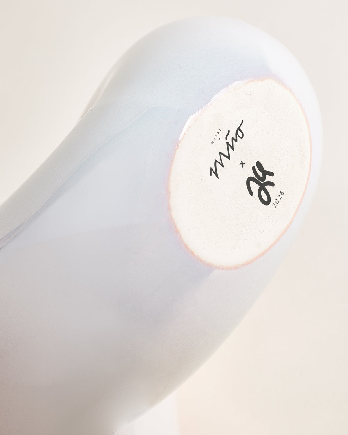 MaM x Ju Schnee - Vase L Delicate pink and soft light blue.